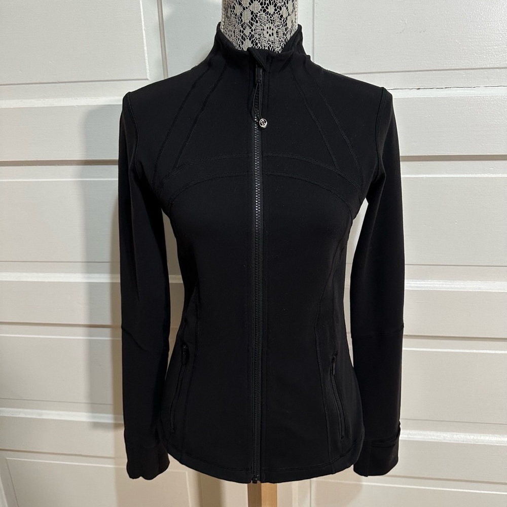 Gorgeous Lululemon Define Jacket Size 8 Black Flattering Fit
